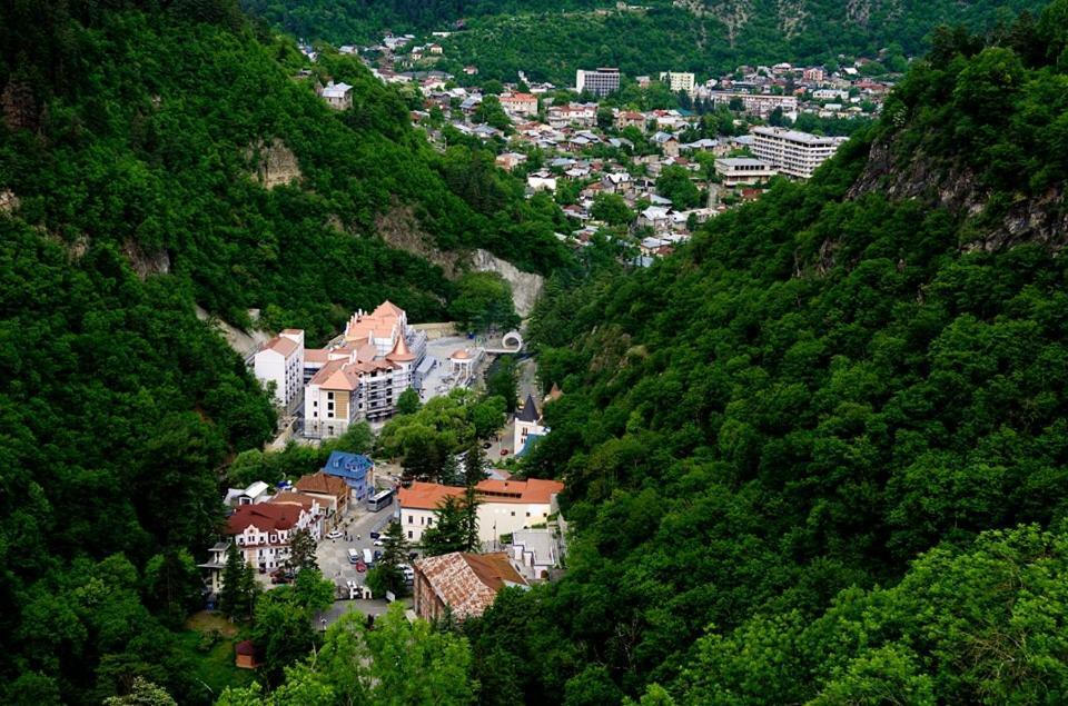 Apart-Otel Nino Боржомі Екстер'єр фото